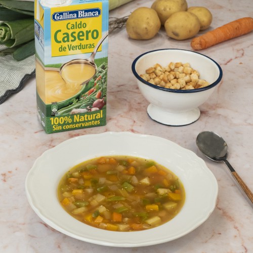 Sopa de verduras con tomillo con producto